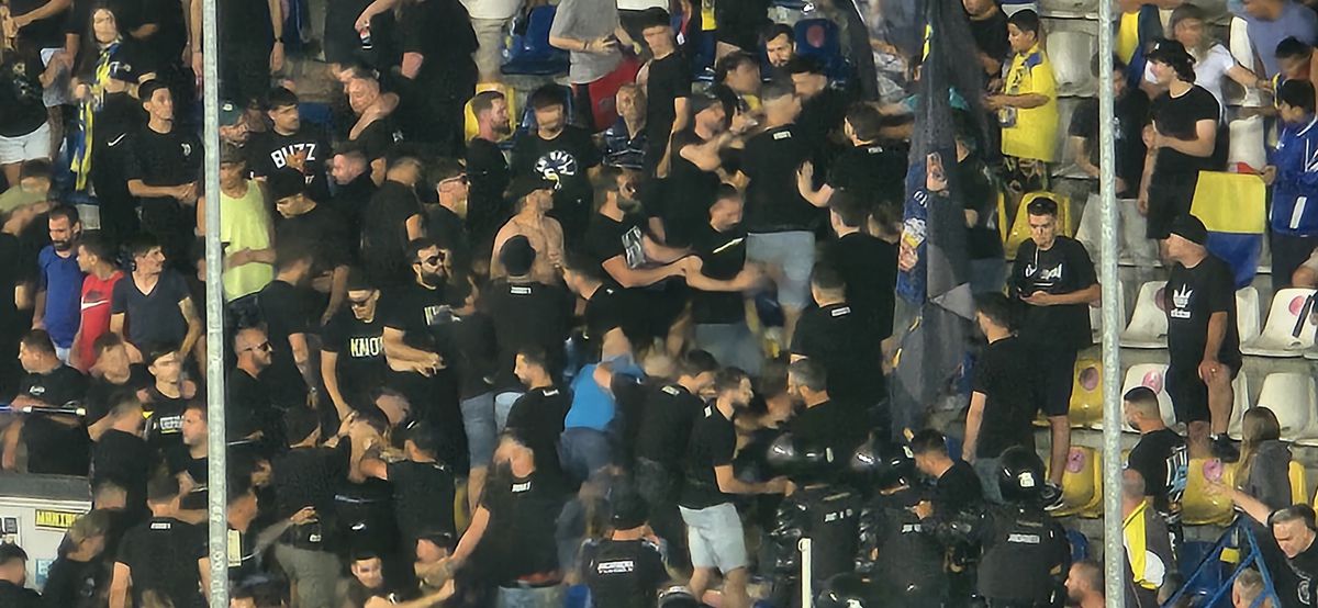 Scandal în toată regula la Petrolul - FCSB » Jandarmeria a fost nevoită să intervină: luat pe sus și scos din stadion