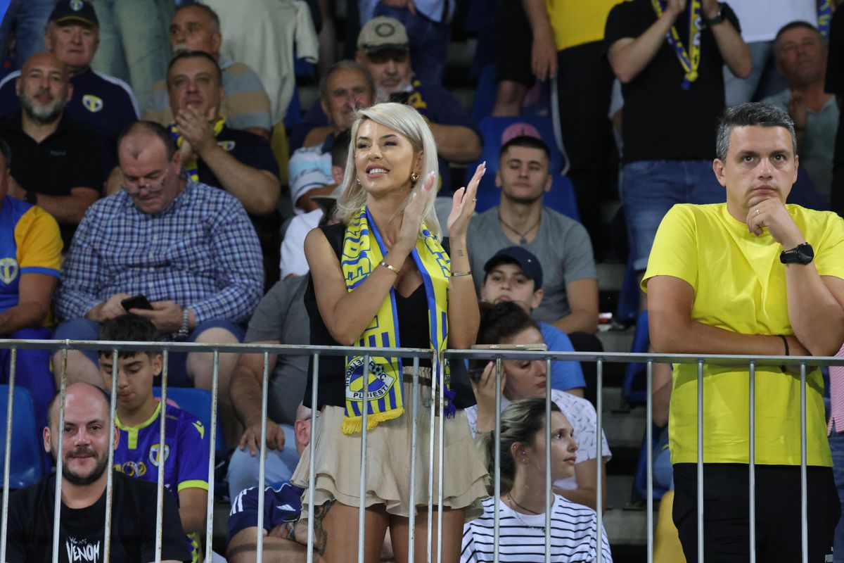 Soția fotbalistului care a furat toate privirile la Petrolul - FCSB: cum a fost surprinsă în tribunele arenei „Ilie Oană”