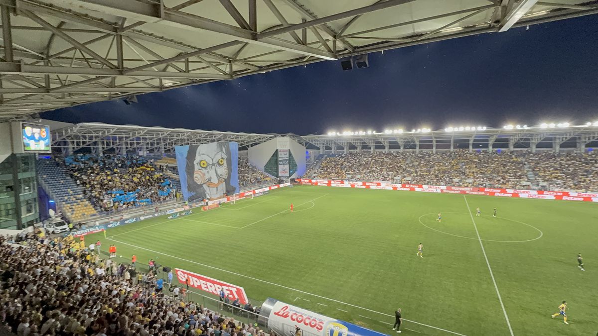 Scenografie Petrolul în meciul cu FCSB