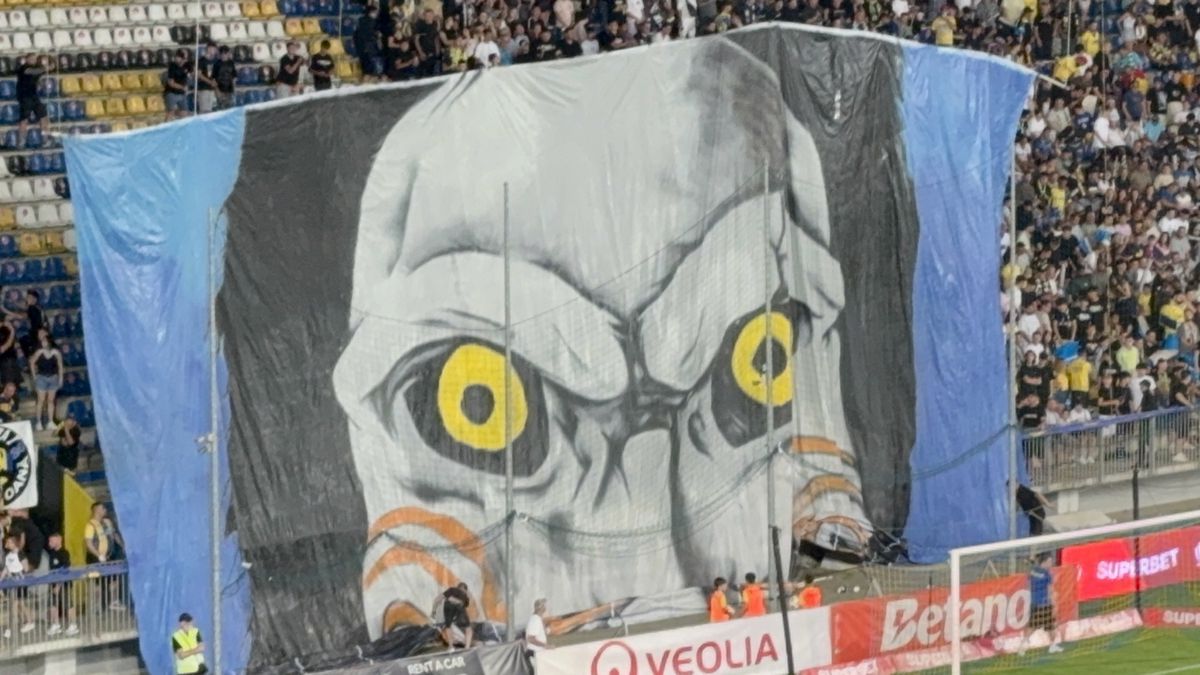 Scenografie Petrolul în meciul cu FCSB