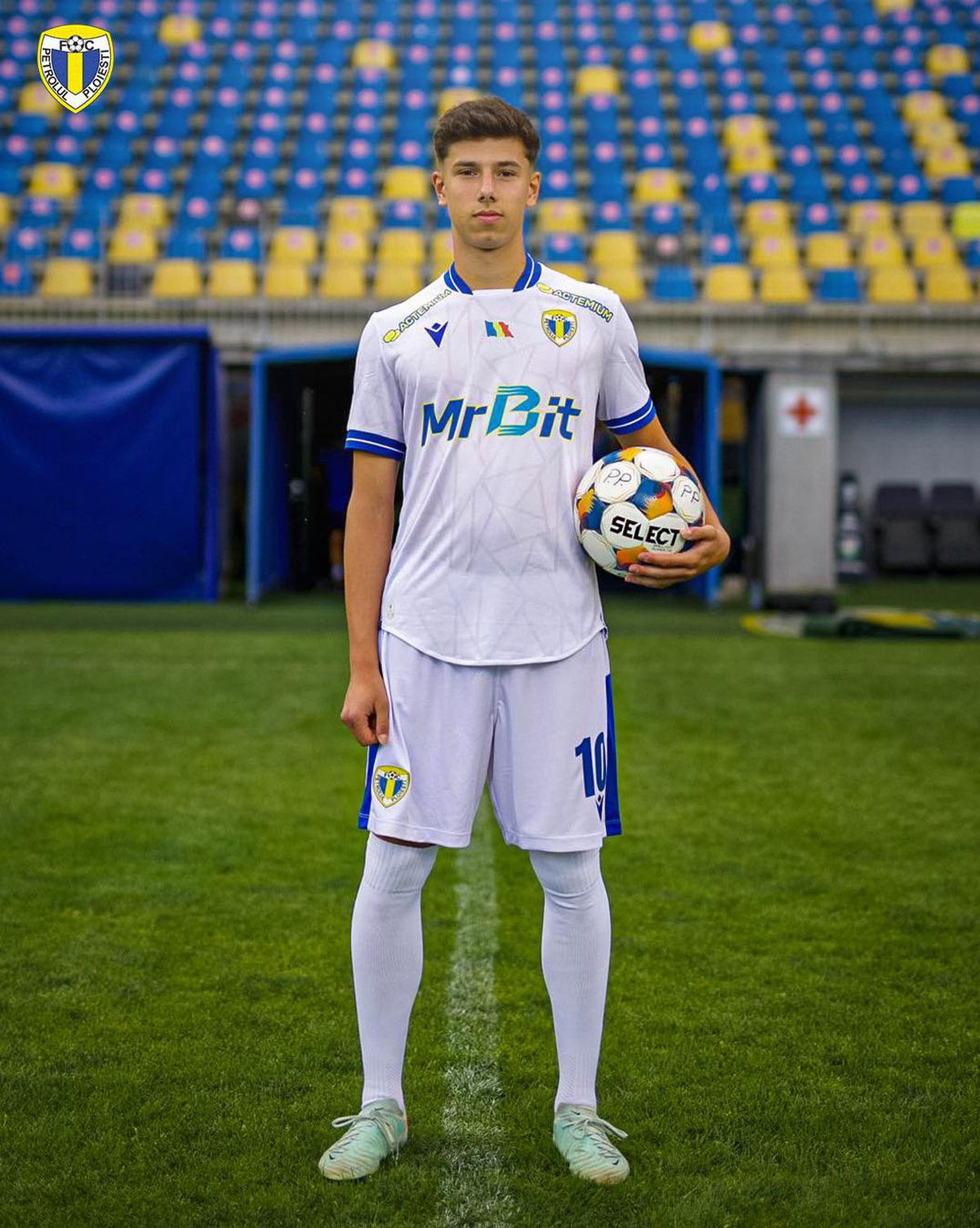 Petrolul și-a prezentat noile echipamente cu câteva ore înaintea duelului cu FCSB » Surpriza pentru fani: „Au sosit cadourile”