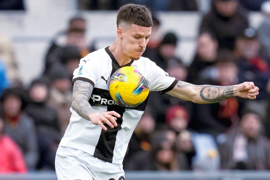 Acord pentru transferul lui Dennis Man » Parma încasează 9 milioane de euro: lipsește doar semnătura „tricolorului”