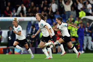 Știm semifinalele Campionatului European de fotbal feminin. Calificare dramatică la miezul nopții: cu om în minus 107 minute, au eliminat Franța