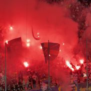 Ultrașii au aprins zeci de torțe și fumigene la Petrolul - FCSB. Foto: Andrei Crăițoiu (GSP.RO)