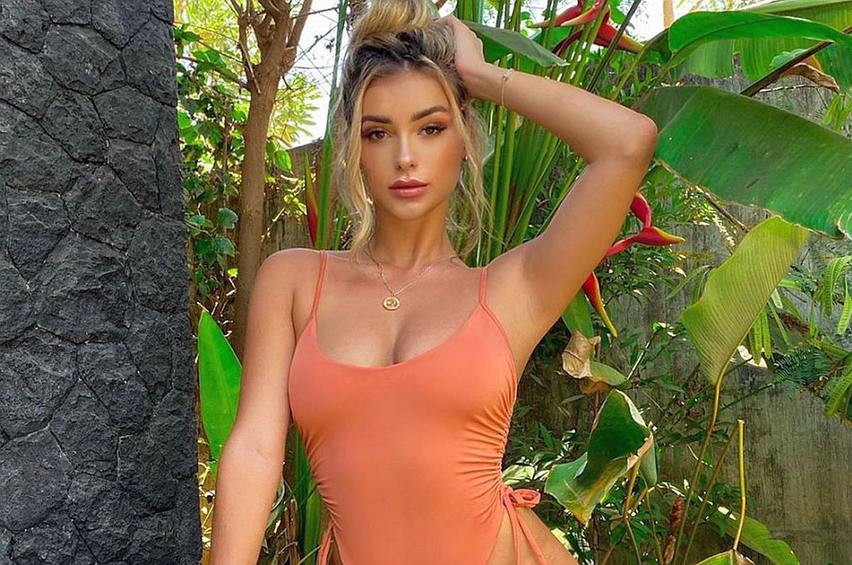 FOTO Fata cu linii perfecte » Sfaturile iubitului i-au transformat corpul