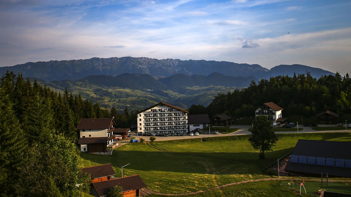GALERIE FOTO Nestemata din Bucegi! Un patinoar fabulos e la câteva luni de inaugurare la Cheile Grădiștei! Cum arată