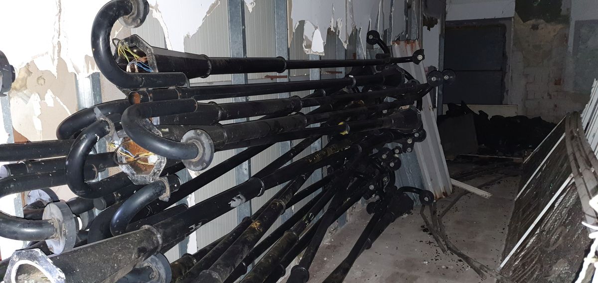 Depozit pentru mobilier stradal și decorațiuni de Crăciun » Cum a ajuns să arate stadionul de la Urziceni