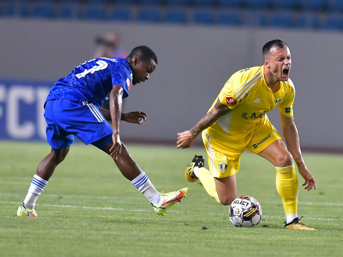 FCU Craiova - Petrolul Ploiești 0-1 » Dominați covârșitor de olteni, „găzarii” reușesc o victorie nesperată la Târgu Jiu. Clasamentul actualizat