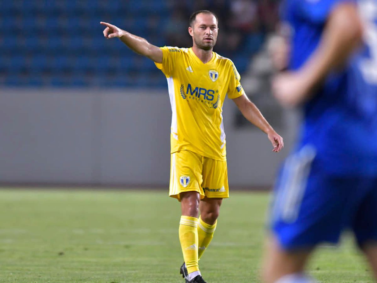 FCU Craiova - Petrolul Ploiești 0-1 » Dominați covârșitor de olteni, „găzarii” reușesc o victorie nesperată la Târgu Jiu. Clasamentul actualizat