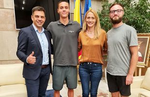 Pe canotori i-a ignorat, dar nu a ratat fotografia cu David Popovici » Ministrul Eduard Novak: „I-am promis lui David că mă voi ocupa personal de asta”