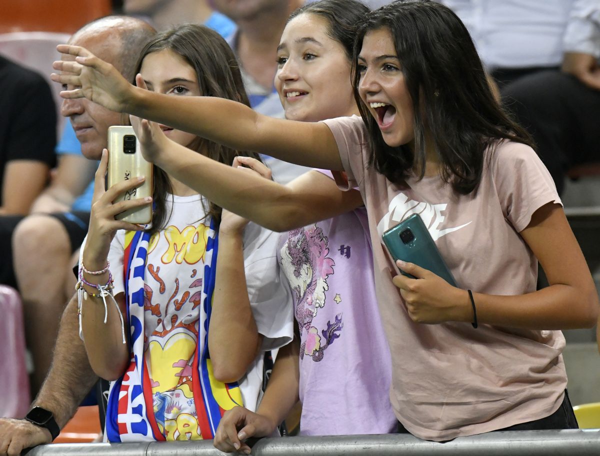 „Mândria roș-albastră” » Atmosferă superbă creată de cei 30.000 de oameni prezenți la FCSB - Viking