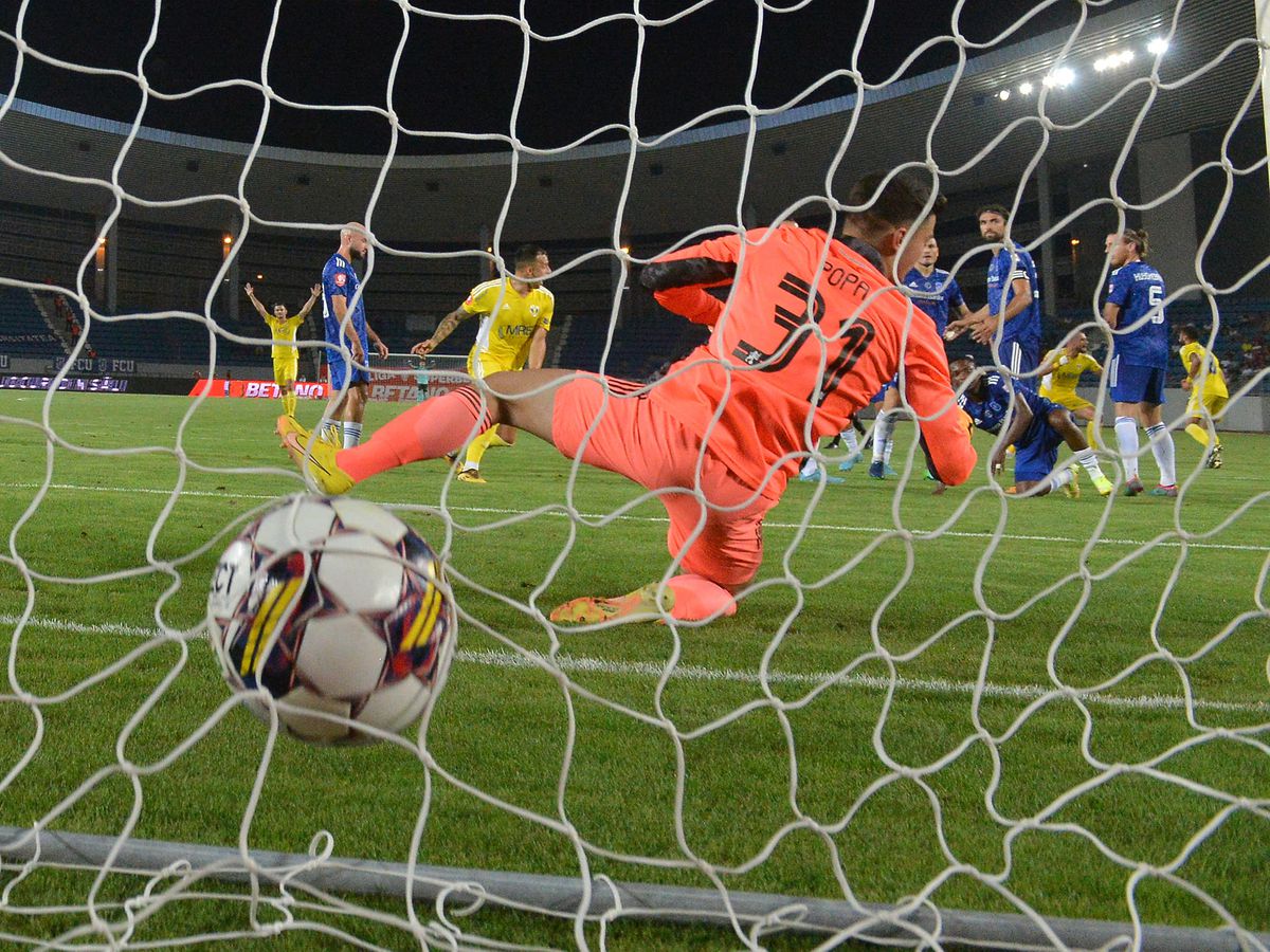 FCU Craiova - Petrolul Ploiești 0-1 » Dominați covârșitor de olteni, „găzarii” reușesc o victorie nesperată la Târgu Jiu. Clasamentul actualizat