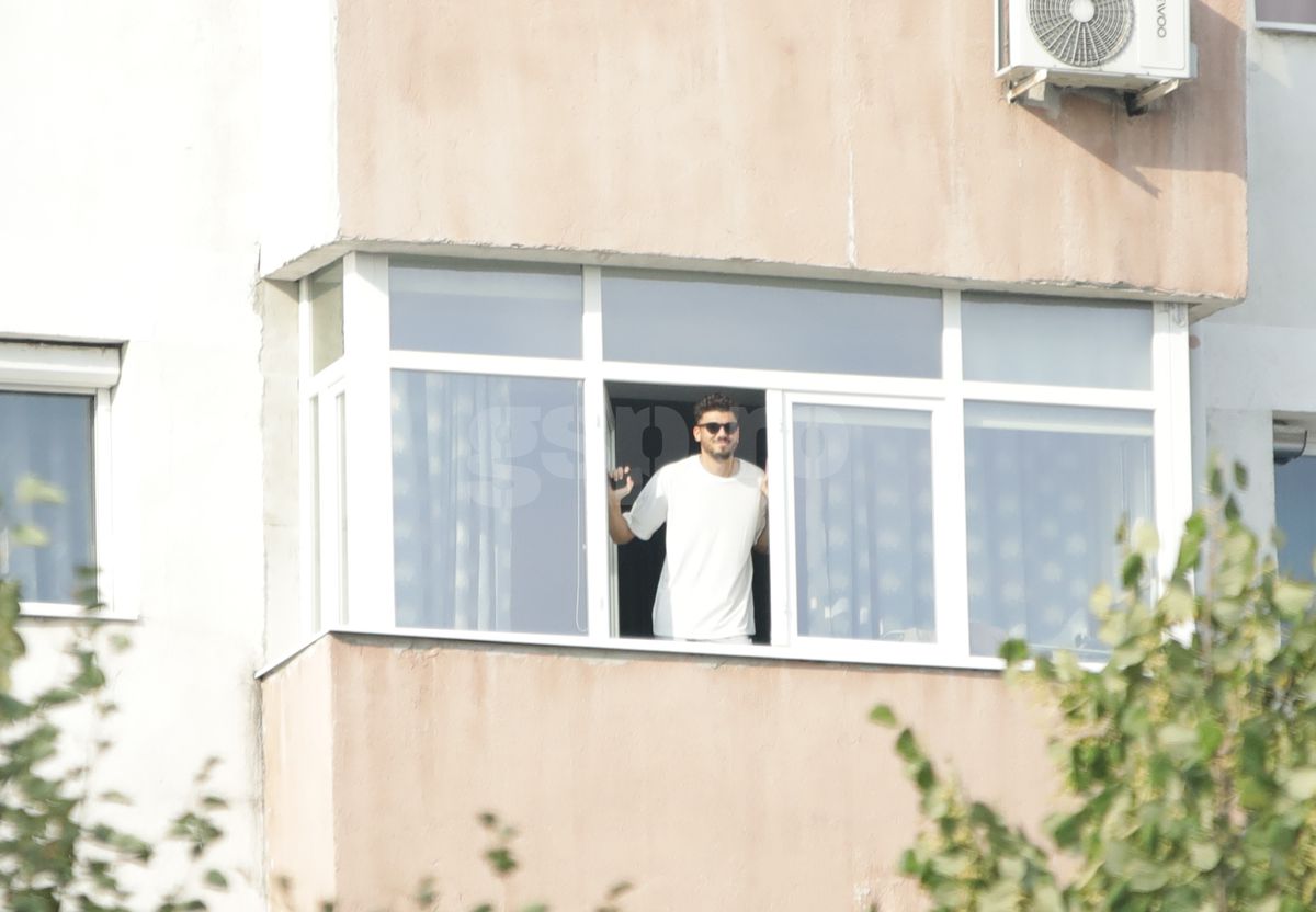 La „lojă” în propriul balcon »Mihai Roman II a urmărit meciul Botoșani - Oțelul, la o zi după ce și-a reziliat contractul cu echipa lui Valeriu Iftime