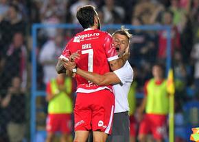 Ovidiu Burcă are o nouă primă opțiune de atacant la Dinamo: „Este ca un pitbull pe teren, dar în afara lui citește mult și scrie poezii”