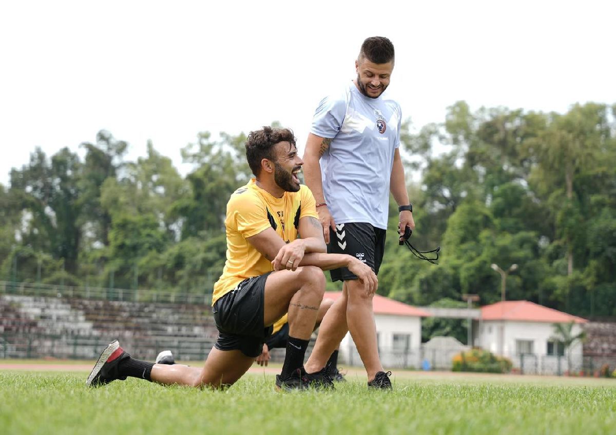 „Raj Kapoor” de Oltenia » Românul care a semnat zilele trecute în India dezvăluie: „Sunt contracte bune, se bagă bani aici! Nu mai pot repeta greșelile făcute ca fotbalist”