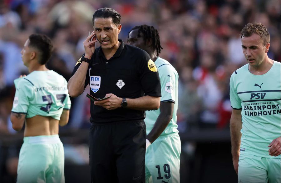 Se tem de „cel mai slab arbitru din lume” la Aberdeen - FCSB » Anchetat pentru blaturi și meciuri de poker cu fotbaliști