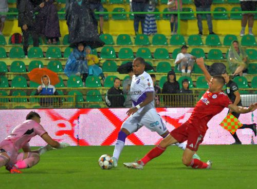 Cosmin Dur-Bozoancă, accidentat în FC Argeș - Oțelul / foto: Sport Pictures