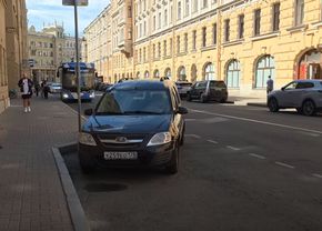 Un celebru vlogger român, aflat în Sankt Petersburg, chiar în timpul negocierilor de pace Rusia-Ucraina, șocat de mașina văzută pe străzi: „Sunt multe, peste tot!”