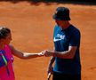 Simona Halep (28 de ani, 2 WTA) s-a calificat în semifinalele turneului Premier 5 de la Roma. Kazaha Yulia Putintseva (25 de ani, 30 WTA) s-a retras din cauza unei accidentări la  scorul 6-2, 2-0, pentru româncă.
