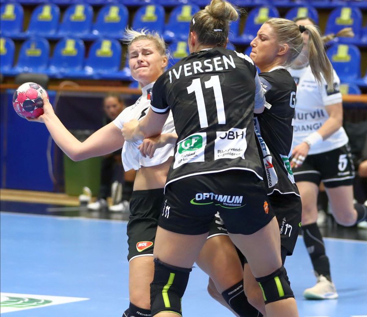 SCM Rm. Vâlcea - Odense 21-30 » VIDEO  Lovite de coronavirus, vâlcenele n-au avut nicio șansă