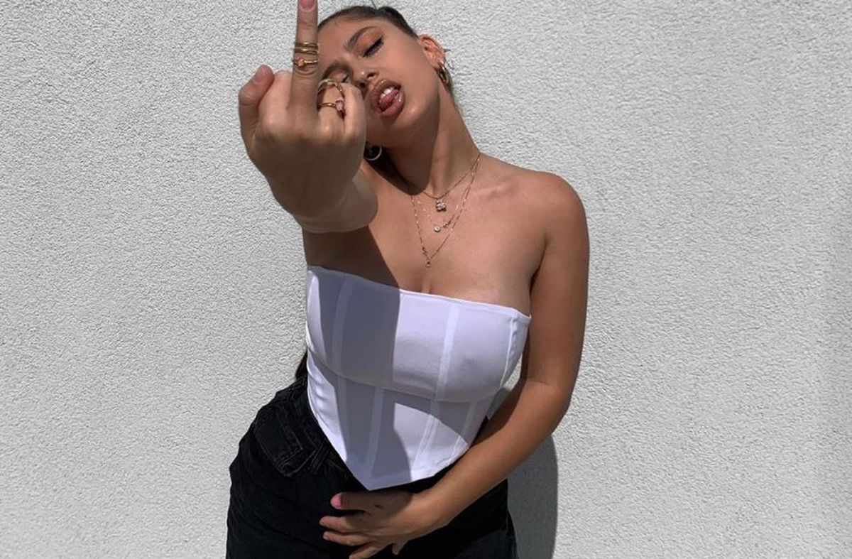 FOTO Iubita lui Florinel Coman a răbufnit pe Instagram: „Nu vă mai lăsaţi manipulaţi de societatea asta de c...t!” » Ce a deranjat-o pe focoasa brunetă