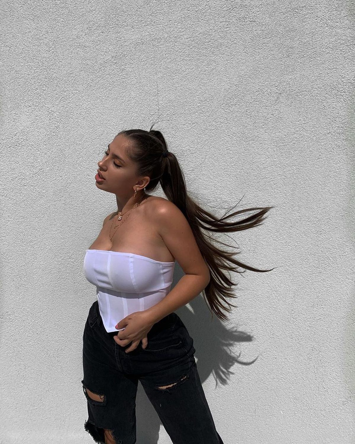 FOTO Iubita lui Florinel Coman a răbufnit pe Instagram: „Nu vă mai lăsaţi manipulaţi de societatea asta de c...t!” » Ce a deranjat-o pe focoasa brunetă