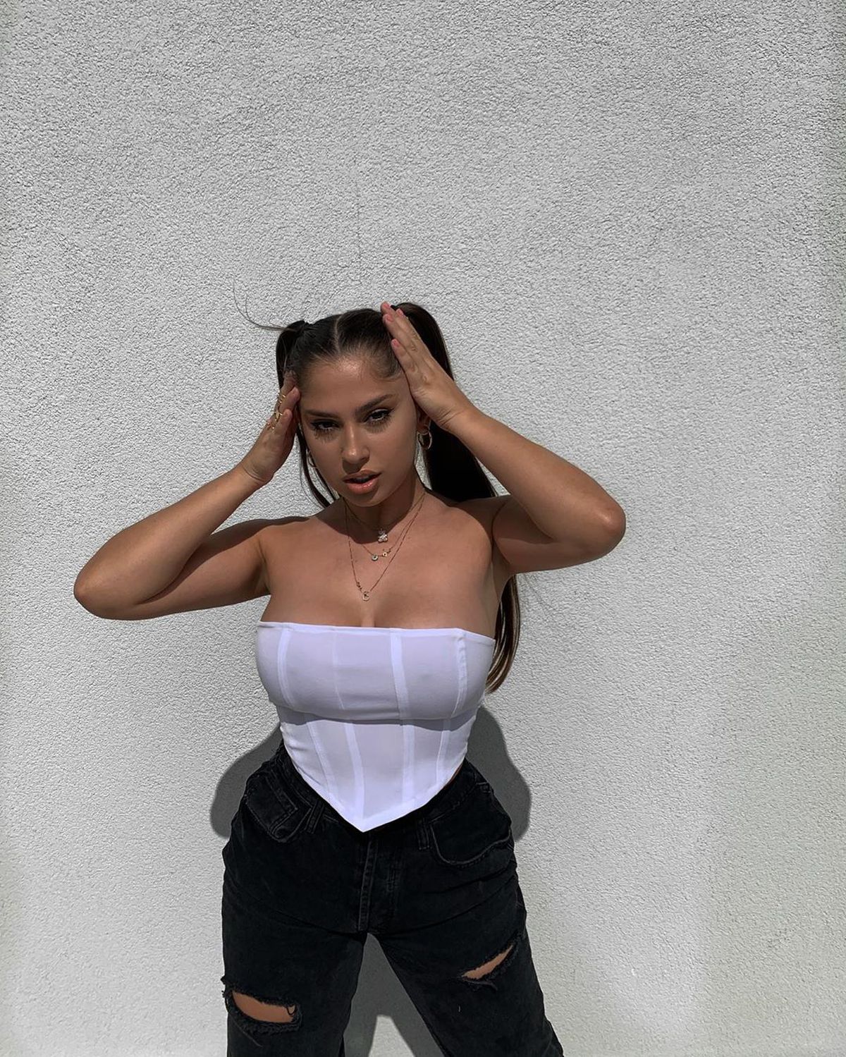 A rămas în bustieră la -6 grade pe Arena Națională! Soția lui Florinel Coman a renunțat la haina de blană