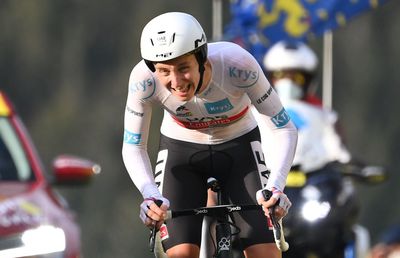 Răsturnare de senzație! Tadej Pogacar câștigă Marea Buclă la contratimp, Primoz Roglic se prăbușește, cedând un minut la general