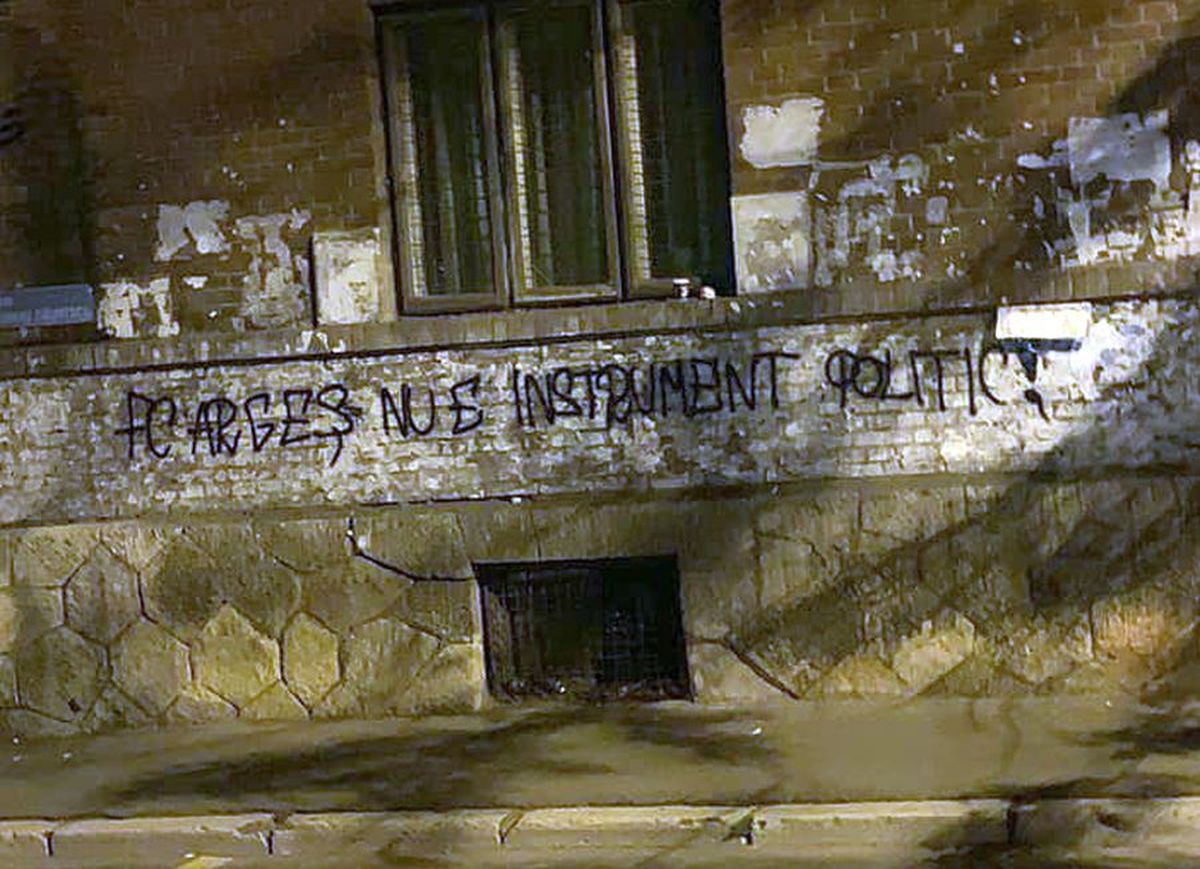 VIDEO De la Nicolae Dobrin la Marcel Ciolacu! Gloriile lui FC Argeș și antrenorul Ionuț Badea, campanie electorală pentru candidatul PSD la Primărie