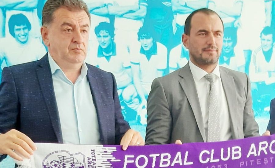 Cristian Gentea, alături de antrenorul Ionuț Badea Cristian Gentea, alături de antrenorul Ionuț Badea
