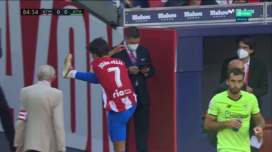 Joao Felix, nervos din cauza arbitrului Gil Manzano Scandal uriaș în Spania! Arbitrul l-a eliminat pe Joao Felix și a fost amenințat de oficialii lui Atletico
