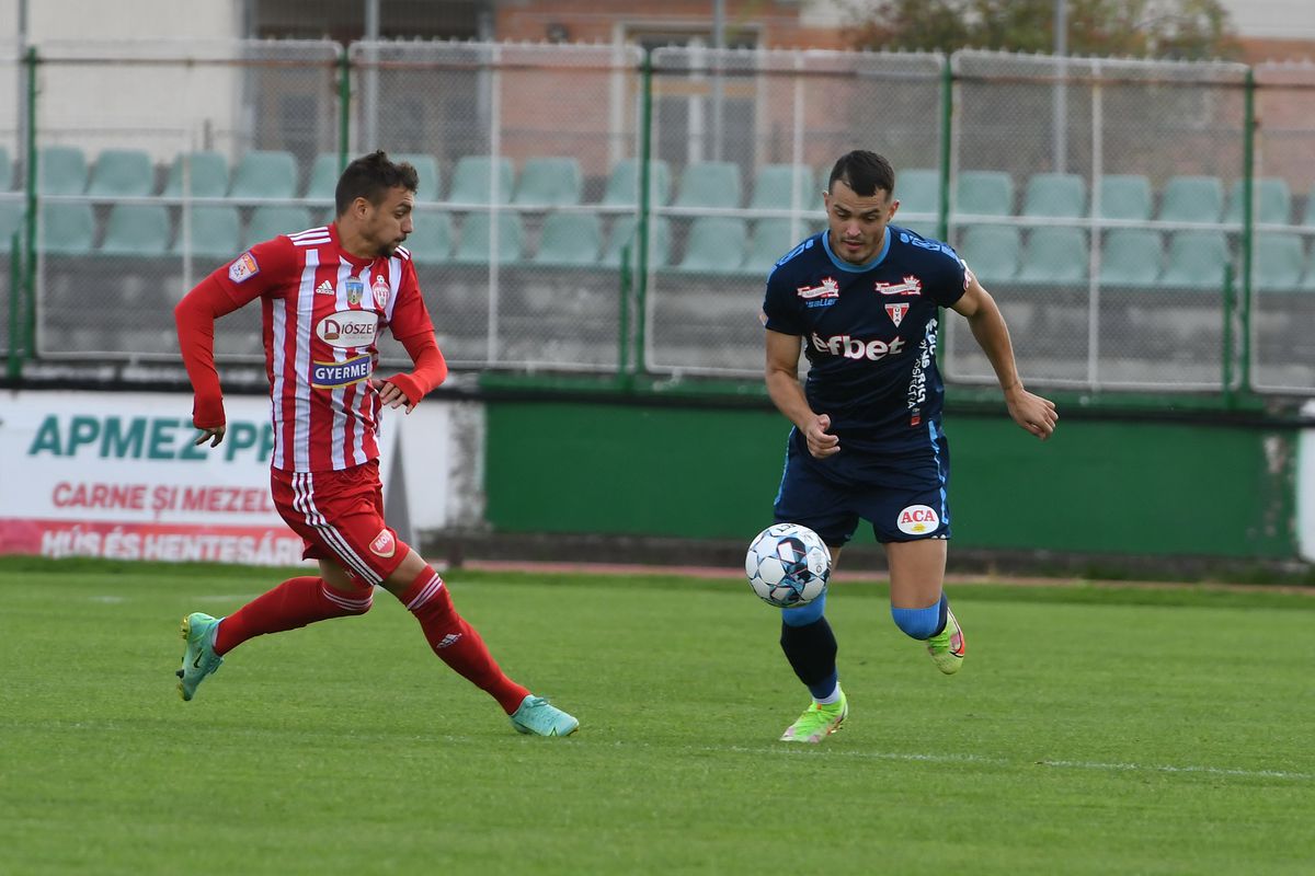 Probleme pentru jucătorul ofertat de FCSB: „Are toxiinfecție alimentară, n-a putut să stea în picioare”