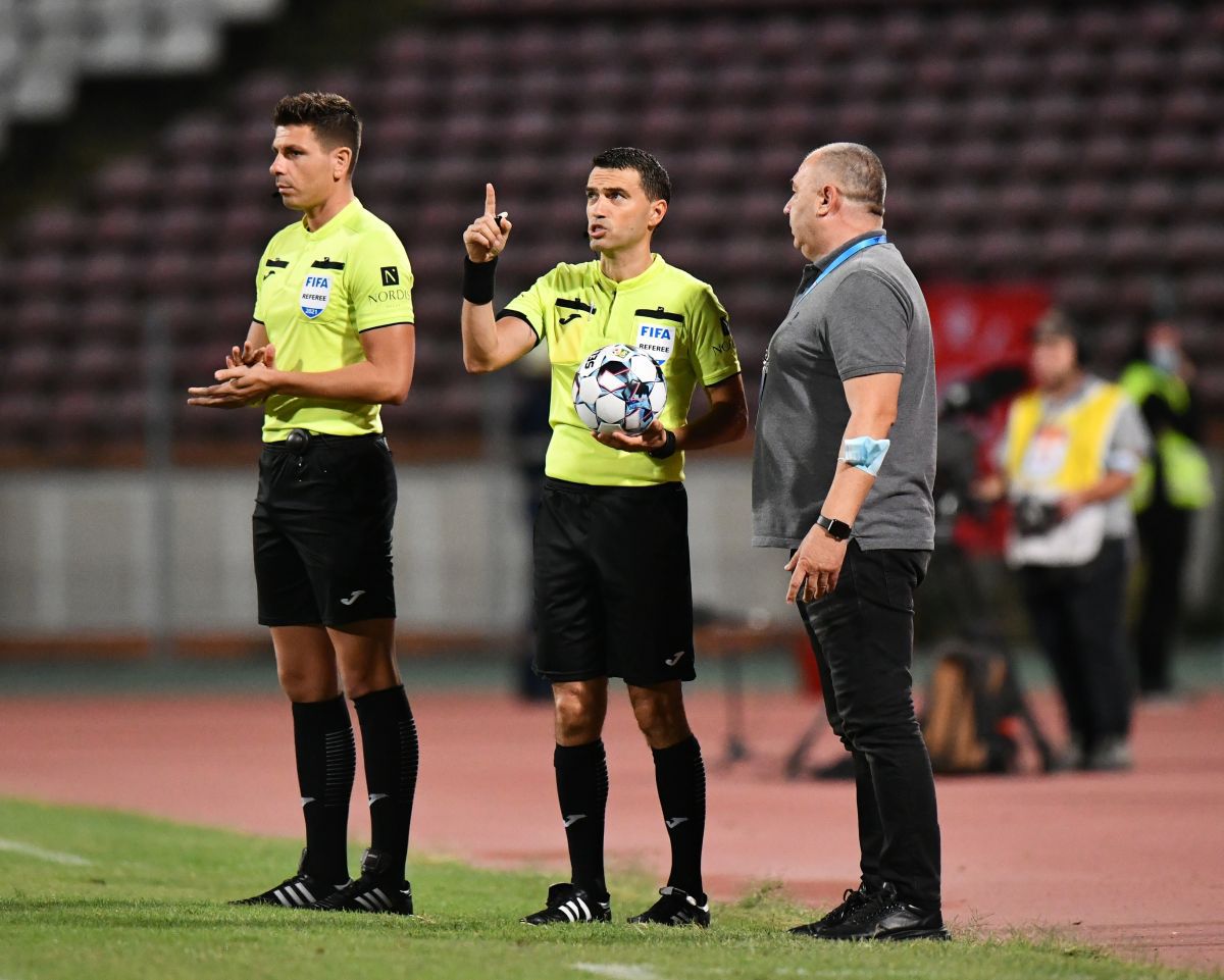 Dinamo - Botoșani 1-2 » Probleme cu nocturna în Ștefan cel Mare + emoții pentru „câini”: riscau să piardă meciul la „masa verde”