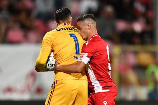 FC Botoșani a învins-o pe Dinamo, scor 2-1, chiar pe arena din Ștefan cel Mare. Gabriel Torje (31 de ani) a depășit momentul despărțirii de antrenorul Dario Bonetti (60 de ani).