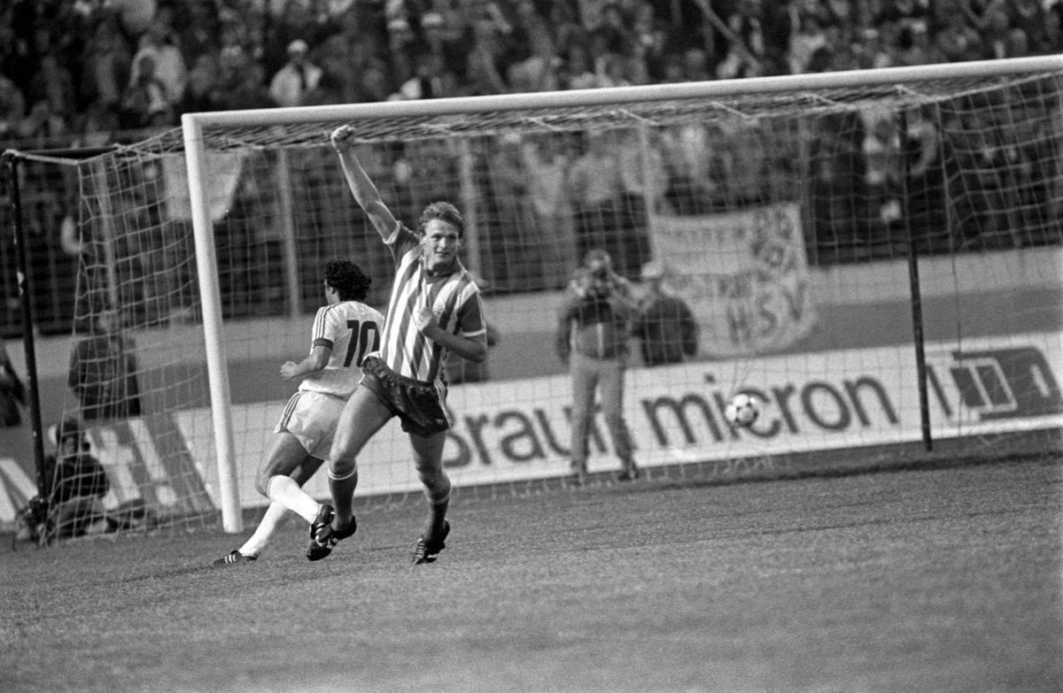 Cluburi uitate: IFK Göteborg » Dubla câștigătoare a Cupei UEFA, care a fost la un pas să joace cu Steaua în 1986, a ajuns o echipă de mijlocul clasamentului în Suedia