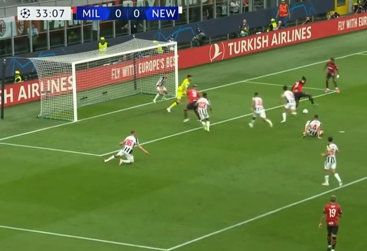 Putea fi golul sezonului în Liga Campionilor » Rafa Leao a vrut să aplice umilința supremă, dar s-a făcut de râs!