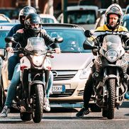 Rivalitatea dintre șoferi și motocicliști poate avea consecințe dramatice / Sursă foto: Imago Images