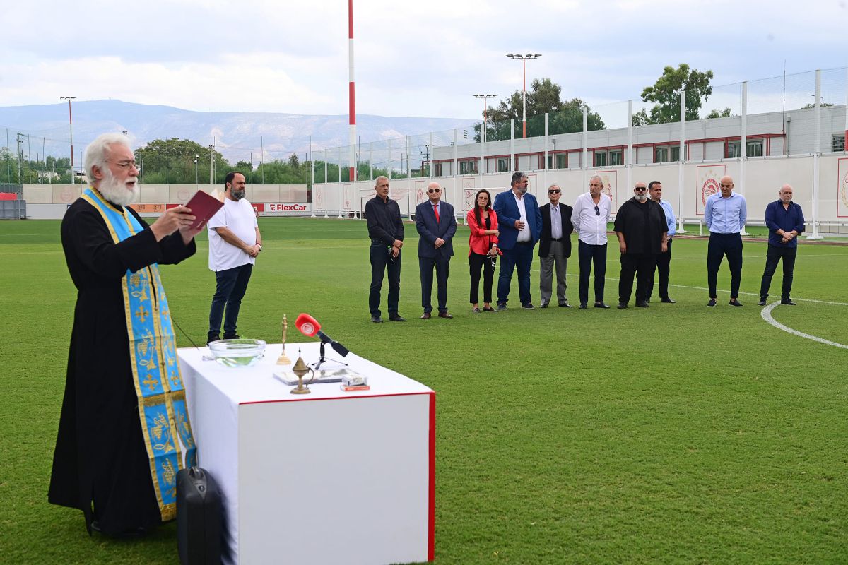 Gigi Becali din Port » Patronul adversarei lui FCSB a chemat preotul în cantonament, apoi i-a băgat în ședință pe jucători