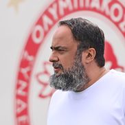 Evangelos Marinakis, patronul lui Olympiacos, viitoarea adversară a lui FCSB, a adus preotul în cantonament. Foto: Olympiacos.org