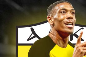 Fanii lui AEK Atena l-au întâmpinat pe Anthony Martial la aeroport cu o atmosferă de senzație