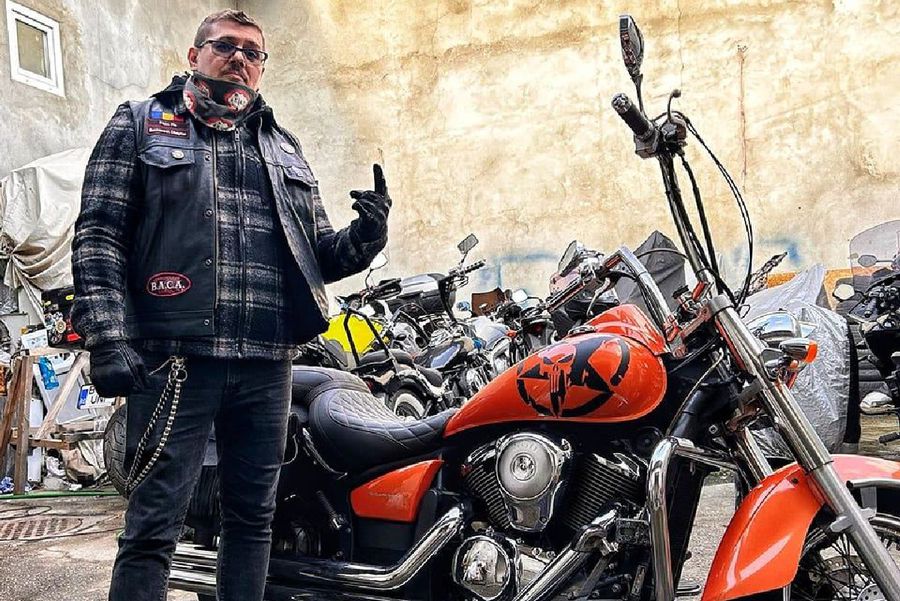 „E un război rece!” » Dezbatere GSP despre rivalitatea șoferi - motocicliști și părerea unui expert: „Nu suntem chiar atât de nenorociți!” + Care-i treaba cu „lane splitting”