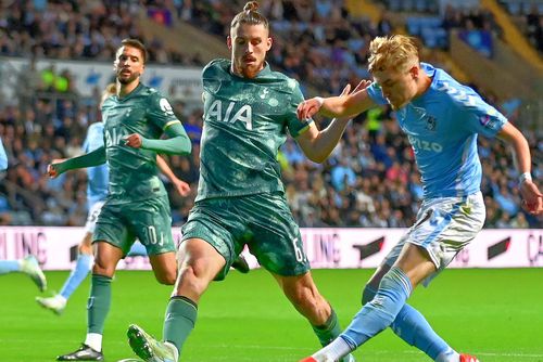 Radu Drăgușin în Coventry - Tottenham / Foto: Imago Images