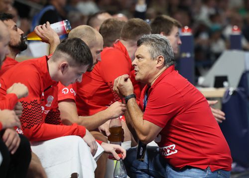 Joi seară, grupa lui Dinamo din Liga Campionilor la handbal masculin a oferit rezultate neverosimile. Veszprem a trecut de PSG, scor 41-28, iar Sporting s-a impus cu 37-19 în deplasarea cu Fredericia.