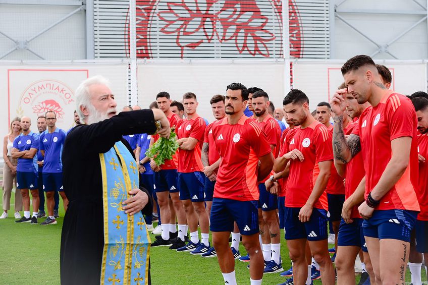 Patronul adversarei lui FCSB a chemat preotul în cantonament.