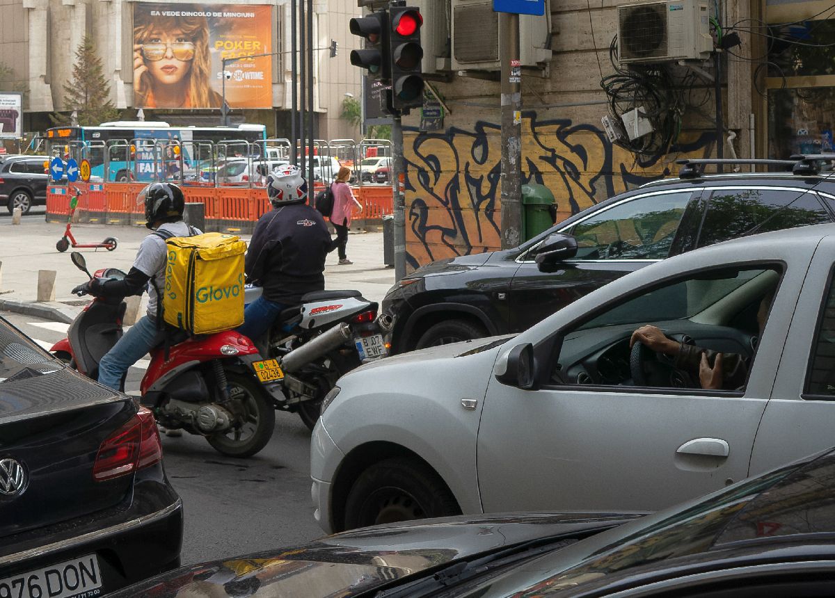 „E un război rece!” » Dezbatere GSP despre rivalitatea șoferi - motocicliști și părerea unui expert: „Nu suntem chiar atât de nenorociți!” + Care-i treaba cu „lane splitting”