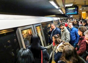 Patronul milionar care merge cu metroul în București: „Fac socoteala, ies mult mai ieftin!”