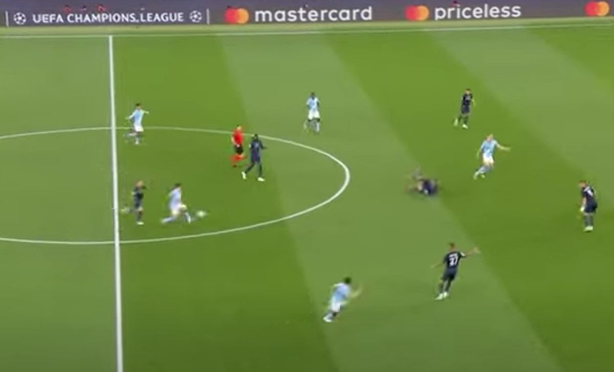 Faza eliminării lui Giovanni Di Lorenzo, după faultul de ultim apărător asupra lui Erling Haaland, în Manchester City - Napoli 2-0