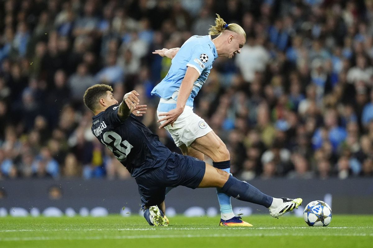 Faza eliminării lui Giovanni Di Lorenzo, după faultul de ultim apărător asupra lui Erling Haaland, în Manchester City - Napoli 2-0