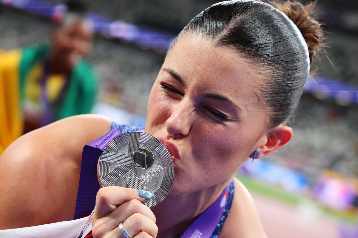 A izbucnit în lacrimi după ce a câștigat medalia de argint la Campionatele Mondiale de atletism: „Atmosfera a fost sexy și agresivă”