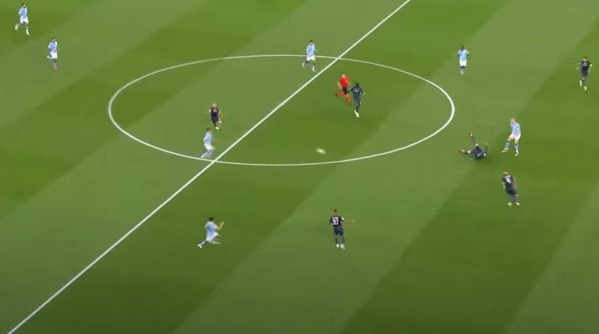 Faza eliminării lui Giovanni Di Lorenzo, după faultul de ultim apărător asupra lui Erling Haaland, în Manchester City - Napoli 2-0